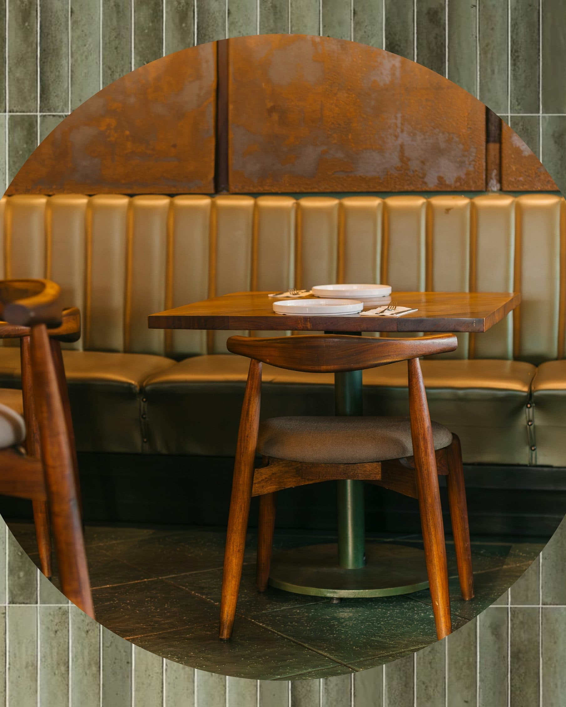 Przytulne wnętrze restauracji